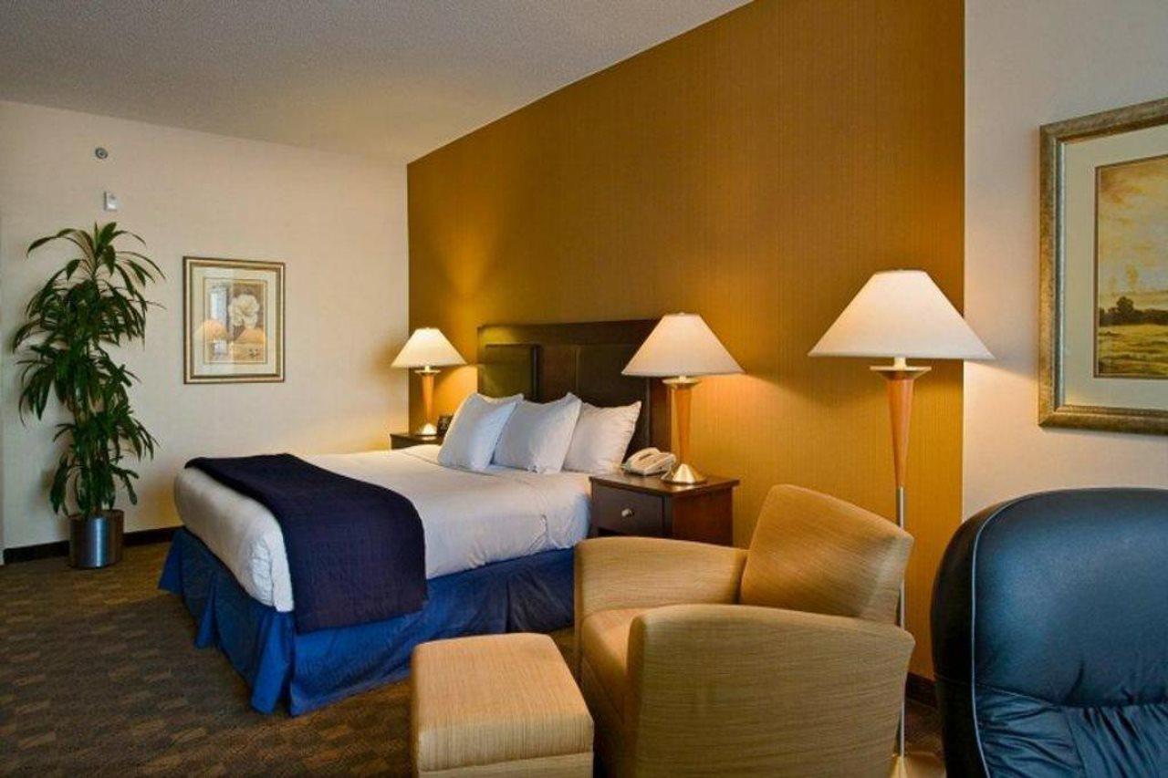 ホテル Doubletree Dayton-Downtown 部屋 写真