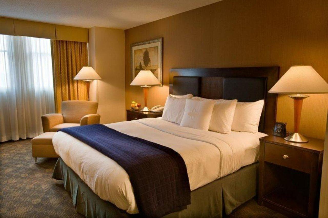 ホテル Doubletree Dayton-Downtown 部屋 写真