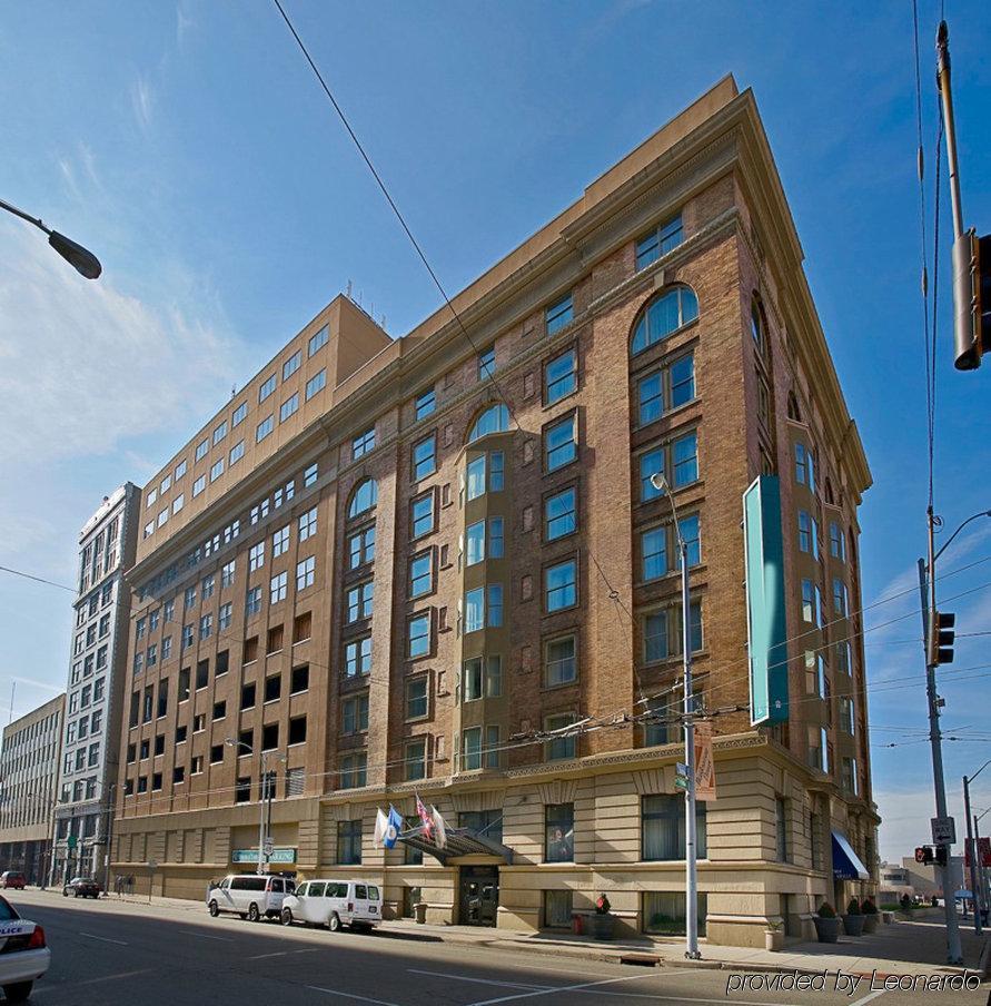 ホテル Doubletree Dayton-Downtown エクステリア 写真