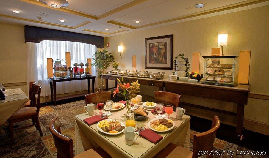 ホテル Doubletree Dayton-Downtown レストラン 写真