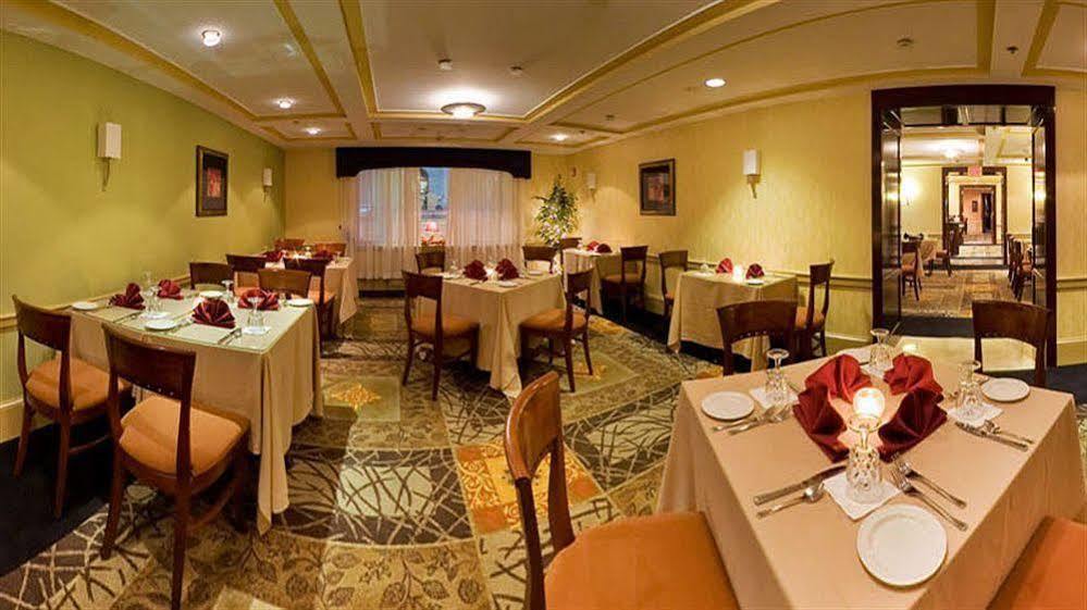 ホテル Doubletree Dayton-Downtown エクステリア 写真