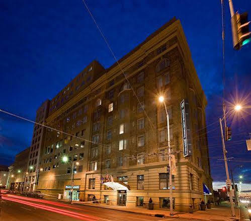 ホテル Doubletree Dayton-Downtown エクステリア 写真
